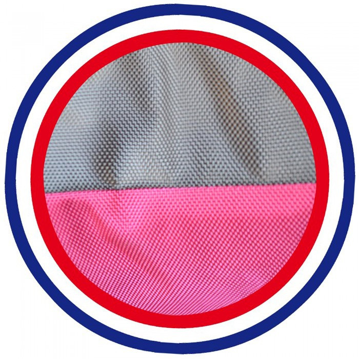 Détail coussin de chien imperméable taupe fuschia 105x60