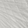 Détail du tissu matelassé blanc de la housse déhoussable du matelas 90x190
