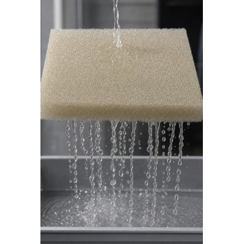 Mousse Dryfeel à cellules ouvertes : l'eau la traverse sans s'accumuler